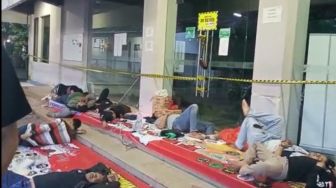 Tuntutan Belum Dipenuhi, Ini Hari Ketiga Ojol Duduki Kantor Grab Surabaya