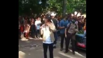 Jokowi Menangis saat Temui Pengungsi Bencana NTT, Videonya Viral