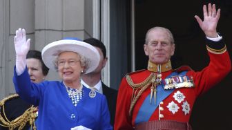 Momen-momen Kehangatan Pangeran Philip Bersama Ratu Elizabeth II