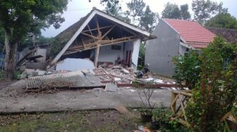Rumah Warga Lumajang Sampai Roboh Akibat Gempa Malang 6,7 SR