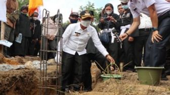 Bupati Letakan Batu Pertama Pembangunan Padepokan Pencak Silat PSHT 
