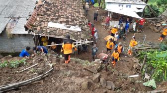 Dipicu Hujan Deras, Tebing 4 Meter Longsor Timpa Rumah Warga Gunungkidul