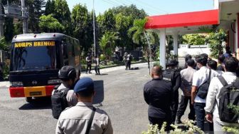 Gegana Ledakkan Tas Misterius di DPRD Kota Kediri, Ada Bata Merahnya...