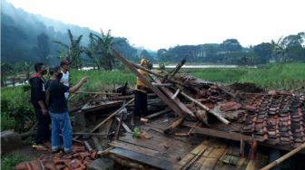 Brukk! Dua Orang Petani Cianjur Tewas Tertimpa Bangunan Ambruk