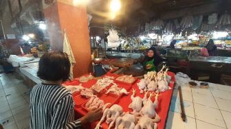Jelang Ramadhan, Harga Ayam Potong Naik di Pasar Serpong, Pedagang: Mumet