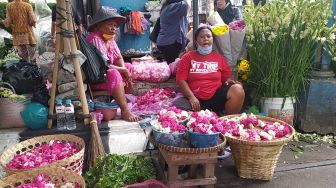 Jelang Ramadan, Penjual Bunga di Semarang Panen Rezeki