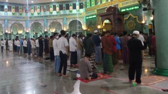 Resmi! Warga Jakarta Diminta Sholat di Rumah, Masjid di Zona Merah Ditutup
