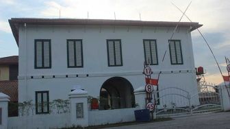 Sejarah Tangsi Belanda Siak, Kini Bagian Bangunannya Roboh Lukai Para Siswa