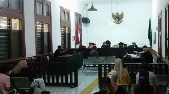 Nasib Aan Aminah, Buruh Didakwa karena Gigit Petugas saat Membela Diri