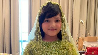 Cantiknya Arsy Hermansyah saat Pakai Hijab Model Pashmina, Ashanty: Kayak Orang Gedhe!