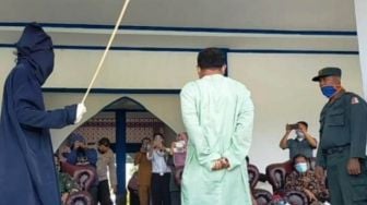 Lakukan Pelecehan Seksual, Budiman Dihukum Cambuk 36 Kali