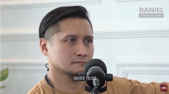 Denny Siregar Ejek Arie Untung Saat Analogikan Riba dan Tangga Raja Salman