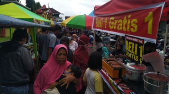 Pasar Tiban Takjil Boleh Dibuka, Taman Makam Pahlawan Purwokerto Diserbu Warga