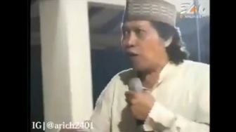 Ramai Video Diduga Cak Nun Sebut Jokowi Firaun, Teguran Guntur Romli Makjleb!