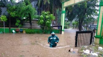 Kantor Kelurahan Jatimurni Bekasi Terendam Banjir