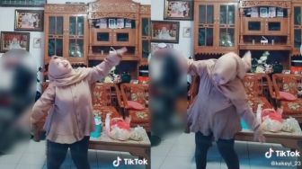 Kekeyi Joget Seram di TikTok, Motor di Belakangnya Bikin Nggak Nyangka