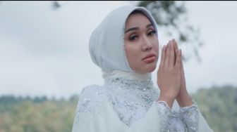 Lirik Lagu Syukur Lucinta Luna, Tampil Beda dengan Berhijab