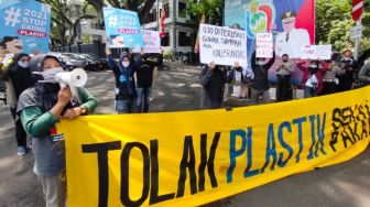 Aktivis Desak Pemkot Malang Terbitkan Perda Larangan Plastik Sekali Pakai