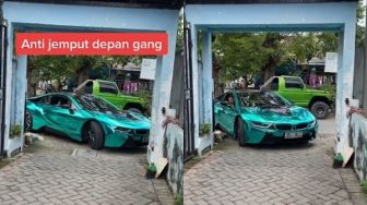 Demi Sahabat, Pria Ini Rela Setir Mobil Sport ke Gang Sempit, Bikin Ngeri