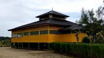 Terbuat dari Kayu, Masjid Tertua di Langkat Ini Masih Berdiri Kokoh