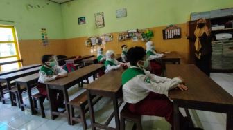 Simulasi PTM SD di Kota Malang, Siswa: Senang Bisa Bertemu Teman