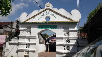 Masjid Kasunyatan, Terkenal  Karena Pekulahan Bekas Wudhu Para Wali