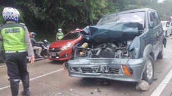 Kecelakaan Beruntun di Jalur Sitinjau Laut Padang, 2 Mobil Masuk Jurang