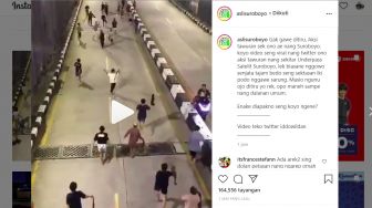 Viral Video Perang Pakai Sarung Bocah Surabaya di Underpass Mayjend Sungkono