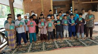 Jelang Ramadhan, Warga Sulawesi Selatan Gembira Dapat Wakaf Alquran