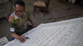 Intip Pembuatan Mushaf Alquran dalam Bentuk Batik