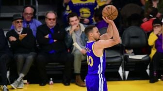 Pelatih Golden State Warriors Sejajarkan Stephen Curry dengan Tim Duncan