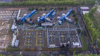 Foto udara Pembangkit Listrik Tenaga Gas (PLTG) melalui Compressed Natural Gas (CNG) Jakabaring di Palembang, Sumatera Selatan, Jumat (16/4/2021).  ANTARA FOTO/Nova Wahyudi