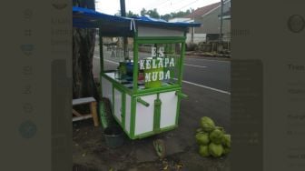 Pilu! Kisah Pedagang Es Kelapa Kena Tipu Order Fiktif Ditambah Motor Raib