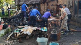 Usai Sahur Rumah Ludes Terbakar, Beruntung Nenek Sebatangkara Selamat