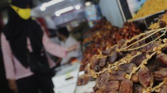 Penjual Kurma Panen Rezeki di Bulan Suci Ramadhan