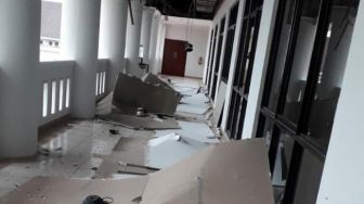 Kantor Gubernur Kepulauan Riau Hancur Diterjang Angin dan Hujan Badai