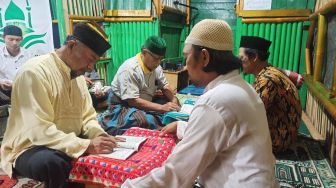 Menengok Pondok Iqro PAUL, Tempat Belajar Mengaji untuk Lansia di Bekasi