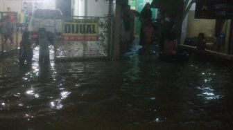 Pemukiman Penduduk Rangkasbitung Lebak Terendam Banjir saat Malam Hari