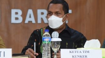 Cuma Biar Bisa Terbang, Dalih Anggota DPR Ikut Vaksinasi Pemerintah