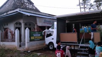 Ibadah Ramadhan Korban Gempa Malang Terbantu Musala Portable NU Jatim