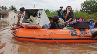 Perahu Karet Cuma Satu, Evakuasi Korban Banjir Pekanbaru Terkendala