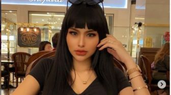 Profil Nadira Isaac, Viral Usai Foto Bareng Ustaz Pakai Baju Seksi