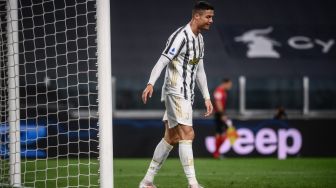 Ejek Cristiano Ronaldo Pamer Otot Perut, Patrice Evra Beri Respons Kocak