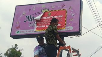 Tunggak Pajak, 11 Tempat Usaha di Bandar Lampung Ditempeli Stiker