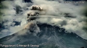 Gunung Merapi Luncurkan Lagi Awan Panas Sejauh 2 Km, Tinggi Kolom 300 Meter