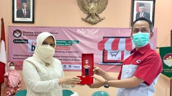 Gandeng JNE, Dharma Wanita Provinsi Jabar Luncurkan Toko DeWe