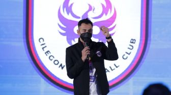 Dua Suporter Cantik Datang ke Sesi Latihan Rans Cilegon FC, Dukung Langsung