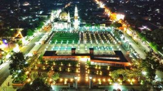 Memandangi Pesona Keindahan Cahaya di Alun alun Majalengka