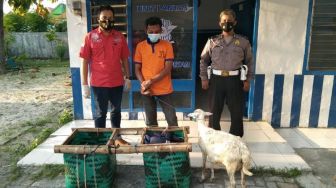 Terpergok Warga, Pencuri Kambing di Gresik Babak Belur