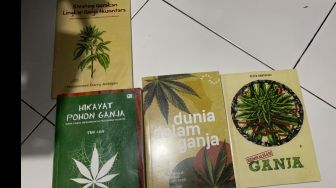 4 Buku Pengetahuan Ganja Milik Jeff Smith Disita Polisi, LBHM: Berlebihan!